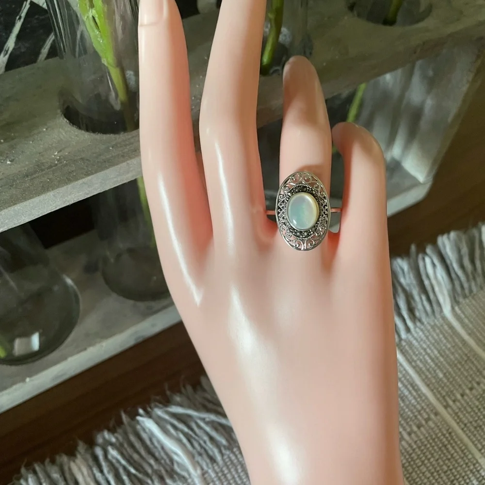 NEW 925 Sterling Silver Mother-of-Pearl Marcasite Ring